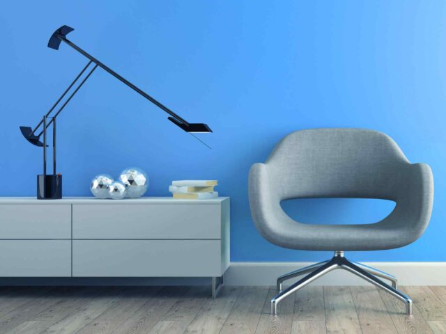 https://www.greentechremo.com/wp-content/uploads/2017/05/image-chair-blue-wall-640x480.jpg